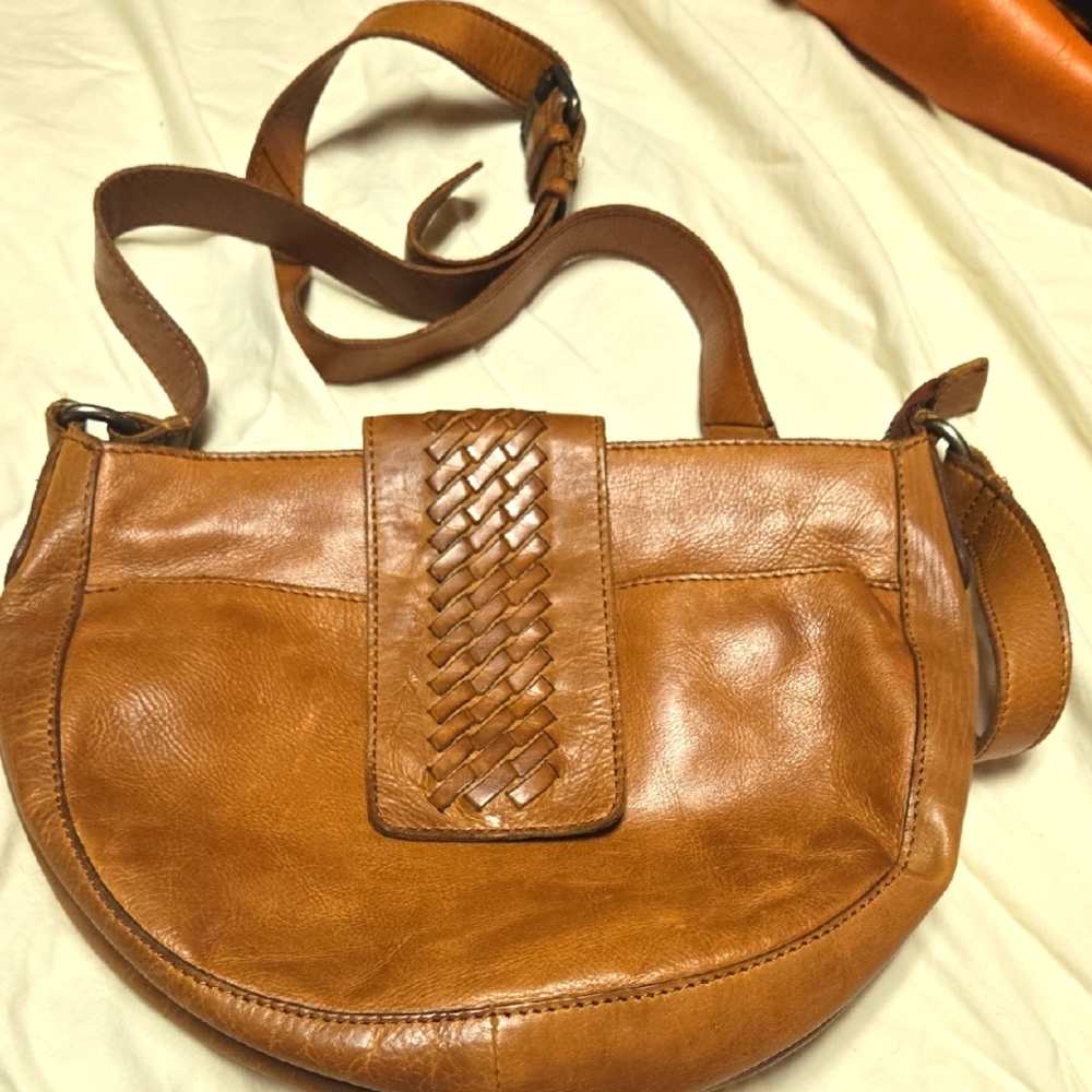 Elegant Vilenca Tan Leather Crossbody Bag